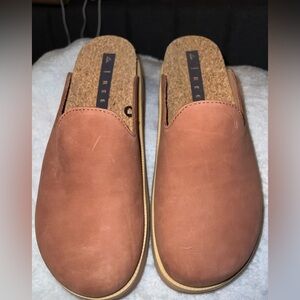 Reef vista skye slip on mule clogs in a caramel/cameo rose color woman size 8